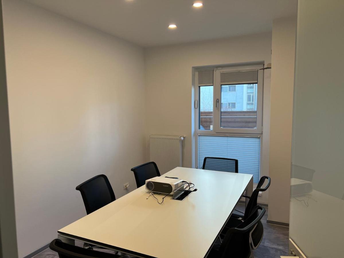 Luxury Westpark 2 Residence With Lake View ブカレスト エクステリア 写真