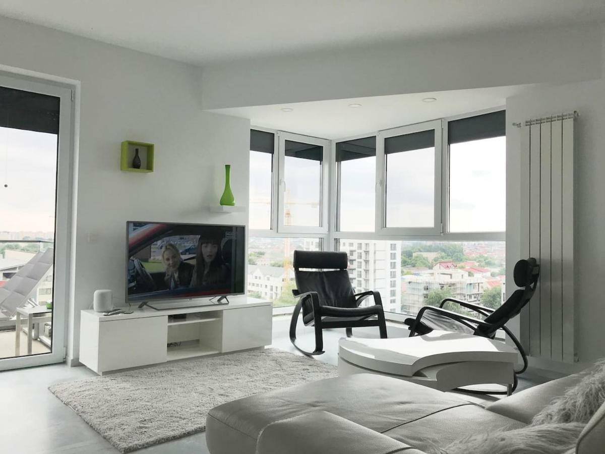 Luxury Westpark 2 Residence With Lake View ブカレスト エクステリア 写真