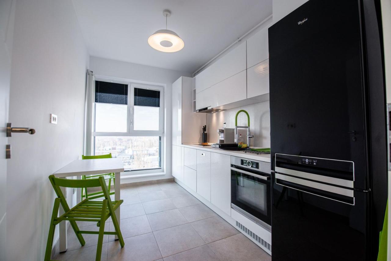 Luxury Westpark 2 Residence With Lake View ブカレスト エクステリア 写真